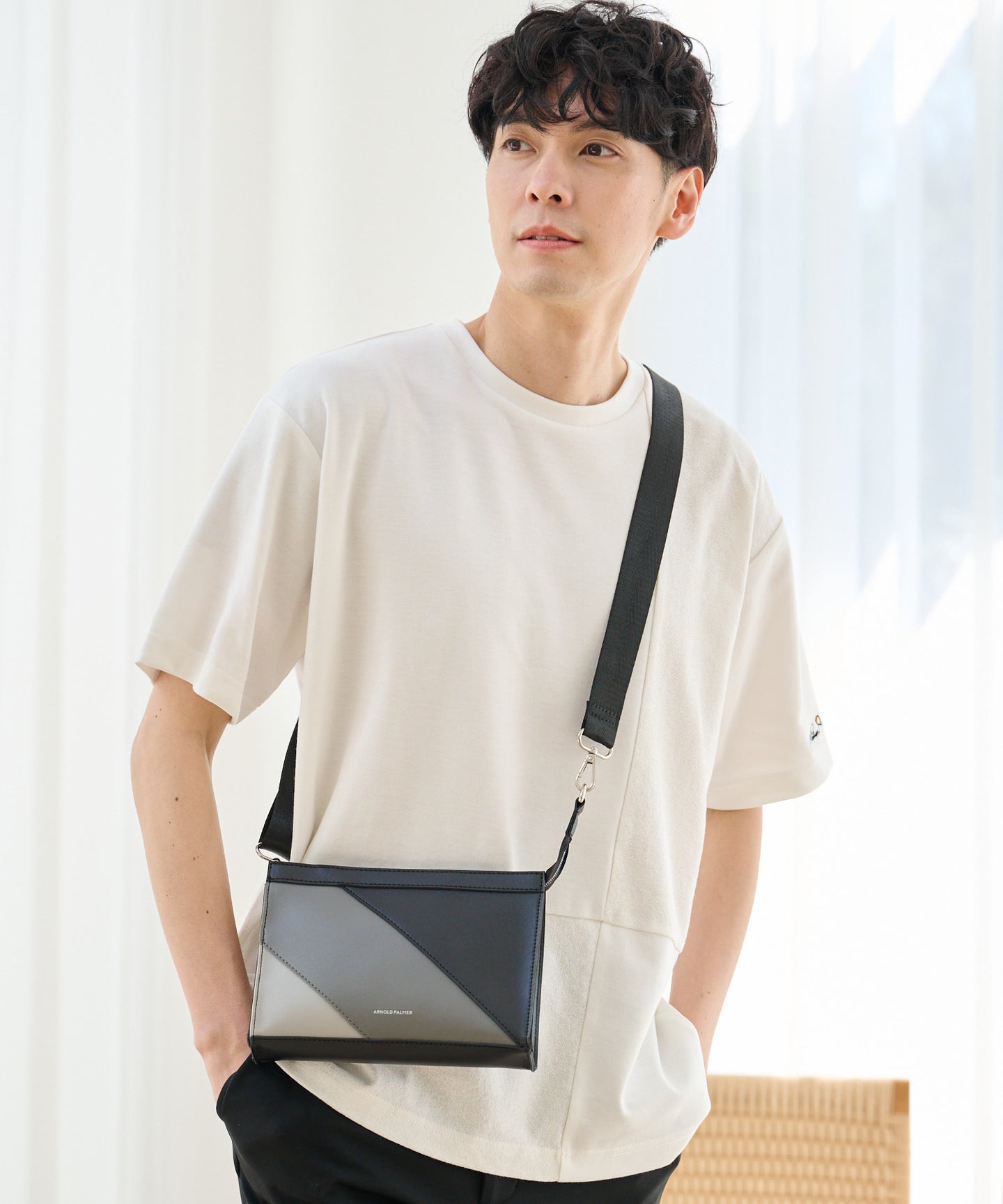 Arnold Palmer フェイクレザー パネルショルダーバッグ